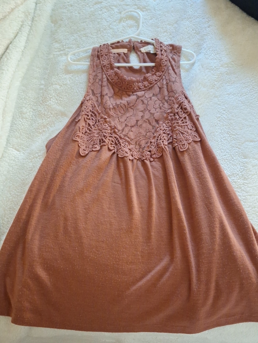 Sleeveless Lace Yoke Tank Top - Dusty Rose